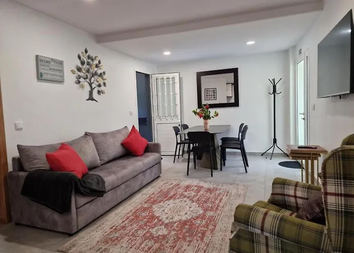 Zef's Farmland House